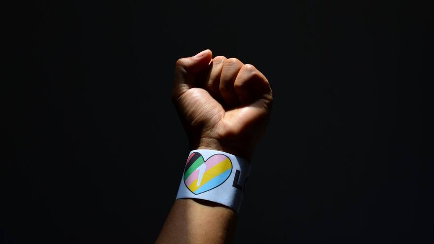 Universidad del Rosario rechaza restricciones de la FIFA contra los LGBTIQ+ y las mujeres de no portar el brazalete ‘One Love’