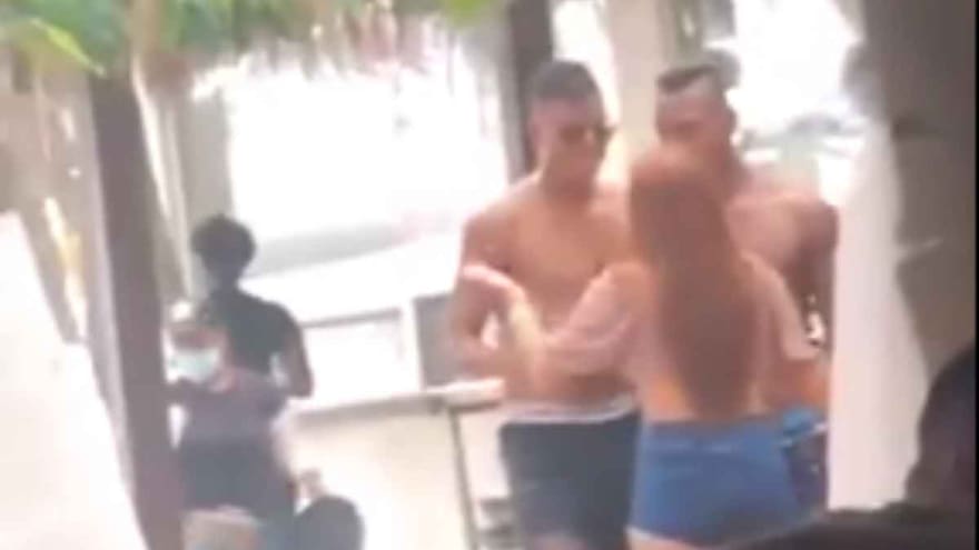 Indignación y polémica por jugadores de Junior de rumba y playa tras la eliminación