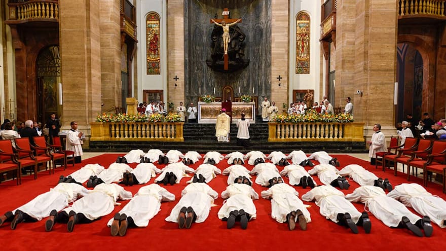 Víctimas de Opus Dei hablan en cumbre de Buenos Aires: “Me di cuenta de que estaba presa”