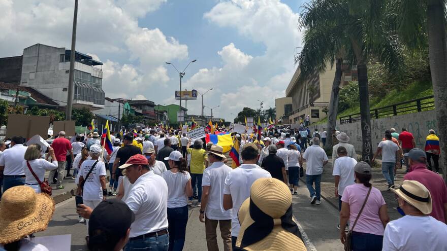 En las principales ciudades del país marcharon contra el gobierno de Petro