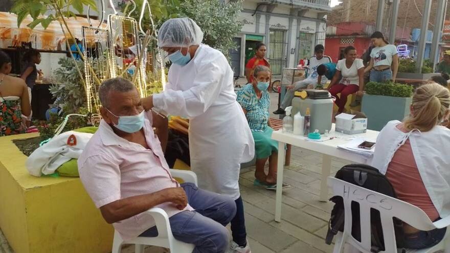 Con bono navideño promueven la vacunación contra el coronavirus