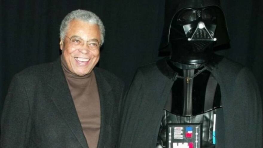 Muere James Earl Jones, actor que le dio voz a  Darth Vader en Star Wars