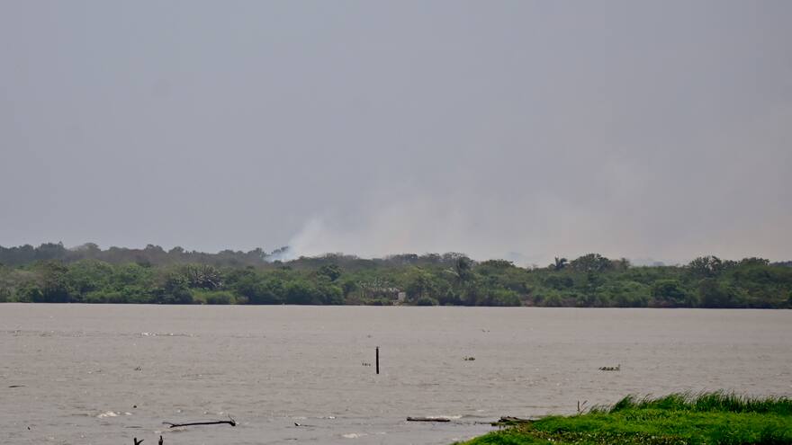 Distrito hace monitoreo de la calidad del aire por incendio en Isla Salamanca
