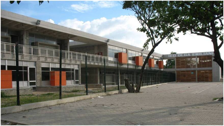 Padres exigen celeridad en matrículas en megacolegio