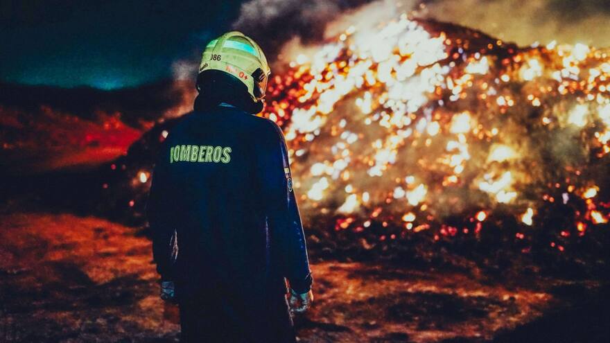 Bomberos de Cartagena detienen incendio en una ladrillera en Pasacaballos