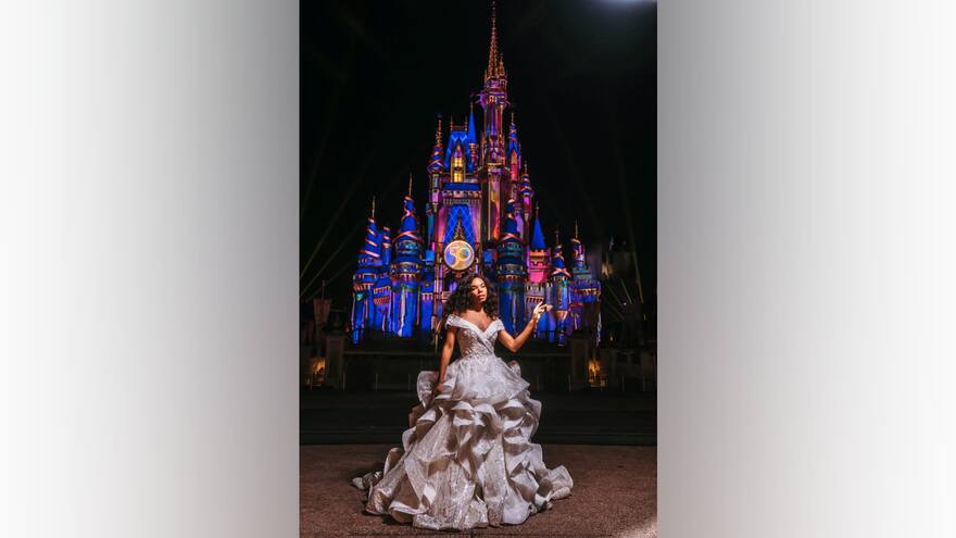 Walt Disney World rinde tributo a sus 50 años con un vestido de novia