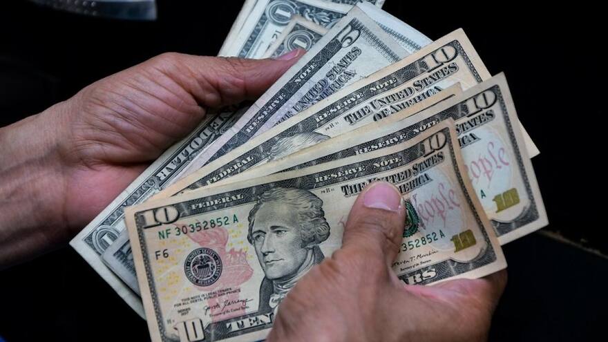 Dólar llega a 5.000 pesos por primera vez en la historia de Colombia