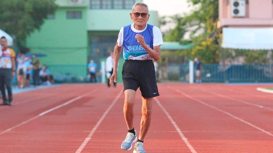 Tailandés de 102 años arrasa en competiciones atléticas