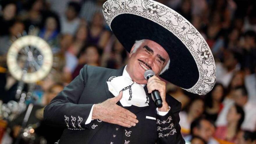 Viuda de Vicente Fernández habló de las infidelidades del cantante