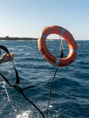 Kra, pie con bola, halar-jalar