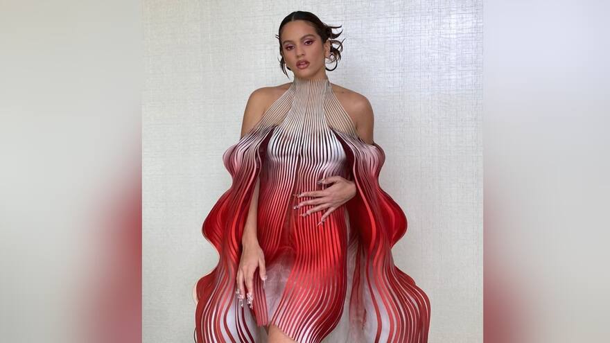 El ‘look’ psicodélico de Rosalía