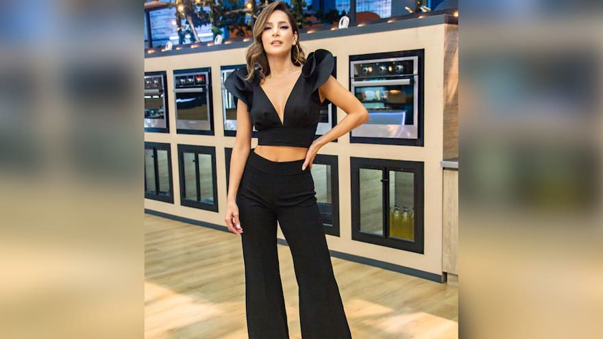 Carmen Villalobos es captada cantando ‘Despechá’ en concierto