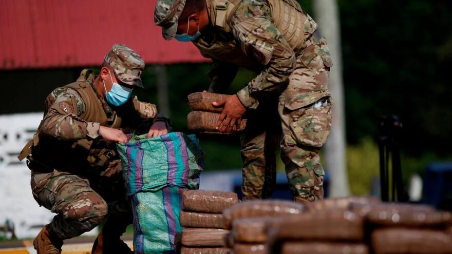 Autoridades en Panamá incautan 2.570 paquetes de droga y capturan a 4 colombianos