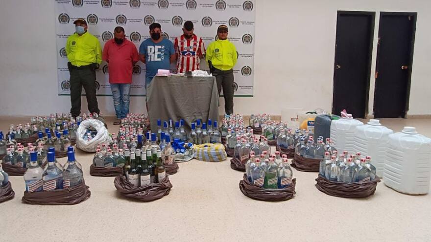 Sabanagrande: decomisan mil botellas de licor adulterado y desmantelan alambique Atlántico