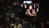 Miles de mexicanos llenan el Zócalo para recordar a Juan Gabriel y su mítico concierto