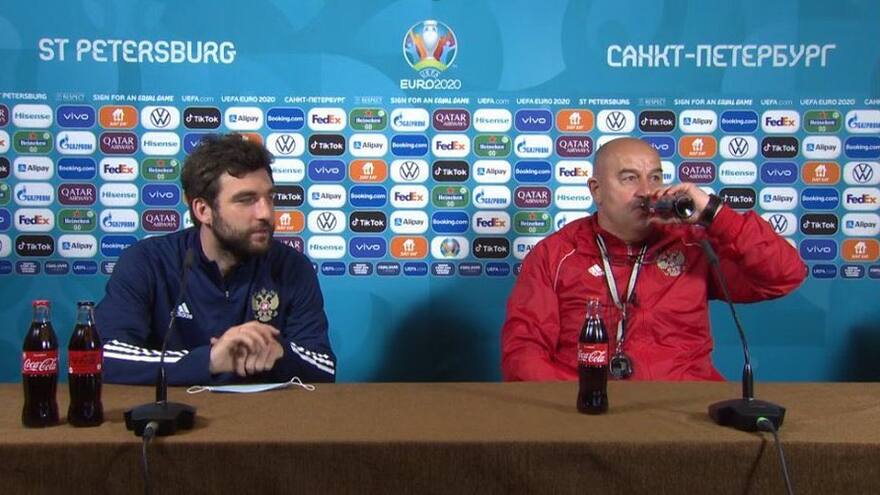 Técnico de Rusia se une a la tendencia de Cristiano... pero hace lo contrario