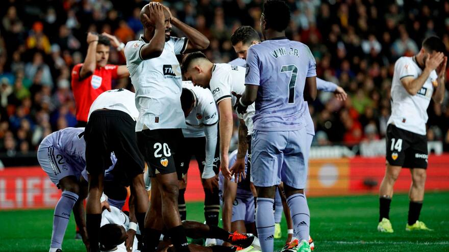 Escalofriante lesión de Mouctar Diakhaby en el partido Valencia-Real Madrid
