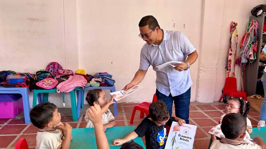 Educación en Atlántico: entregan más de 400 textos literarios en cinco colegios de Malambo