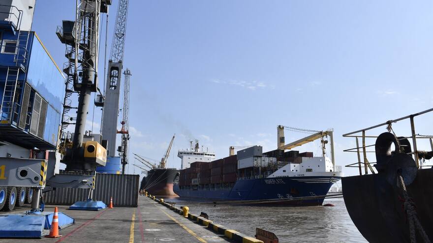 En puertos esperan arribo de 100 buques en abril