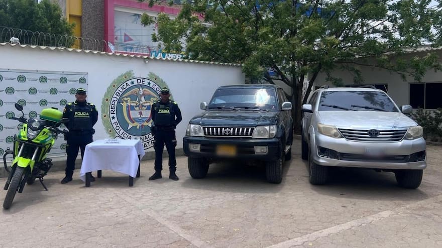 Policía recupera dos camionetas que habían sido hurtadas a turistas en Uribia, La Guajira