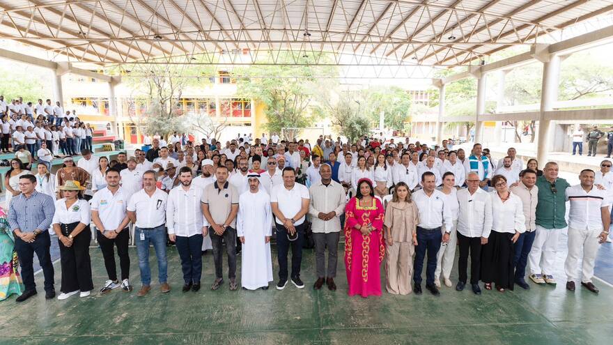 Gobernador de La Guajira presenta escrituras para la construcción de hospital de alta complejidad en Riohacha