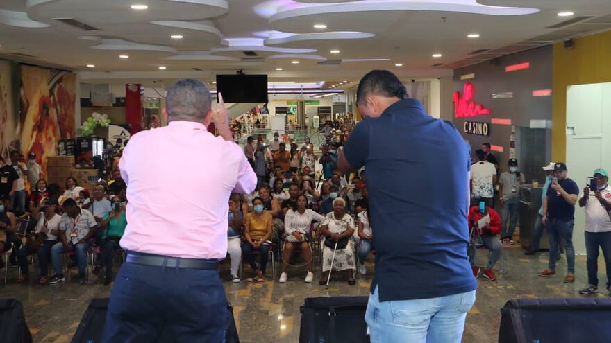 Reyes de los versos agitan la Piqueria