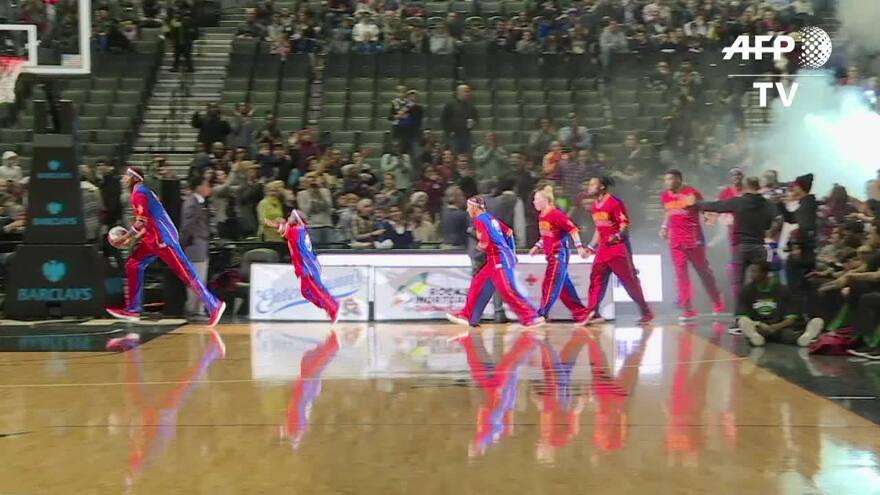 Este es el mini Michael Jordan que mide 1,35 metros