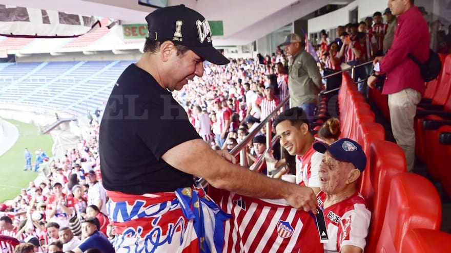 El hincha más longevo de Junior vivió la fiesta del centenario en el Metro