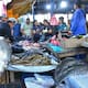 Una marea de barranquilleros colman la Plaza del Pescado y se aprovisionan para Semana Santa