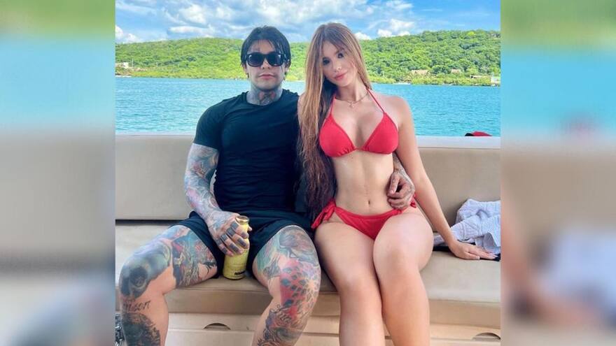 Yeferson Cossio publicó foto en la que compara a su novia, Carolina Gómez, con la muñeca de trapo que es viral