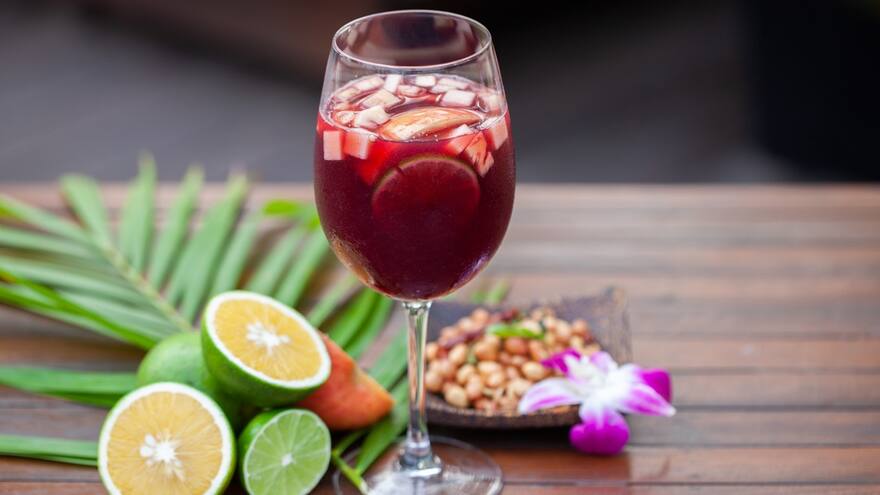 Celebre el fin de semana con una refrescante sangría: ¿Cómo prepararla en casa?