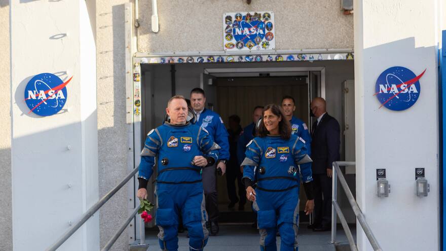 Dos astronautas quedaron varados en el espacio y la NASA no sabe cuándo regresarán a la Tierra