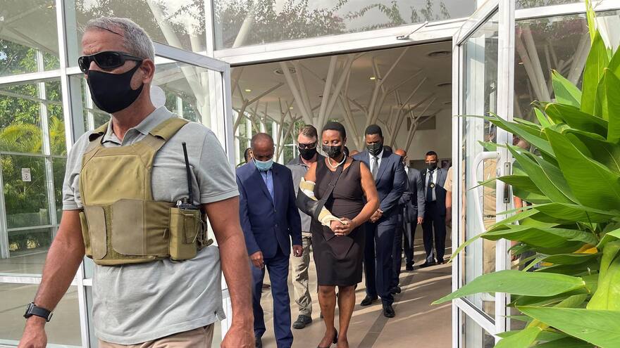 Viuda del presidente haitiano recibe condolencias de políticos en ceremonia
