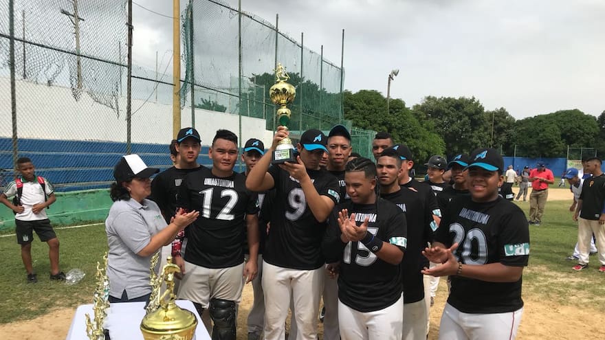 Las Águilas se quedan con la Copa Recordar