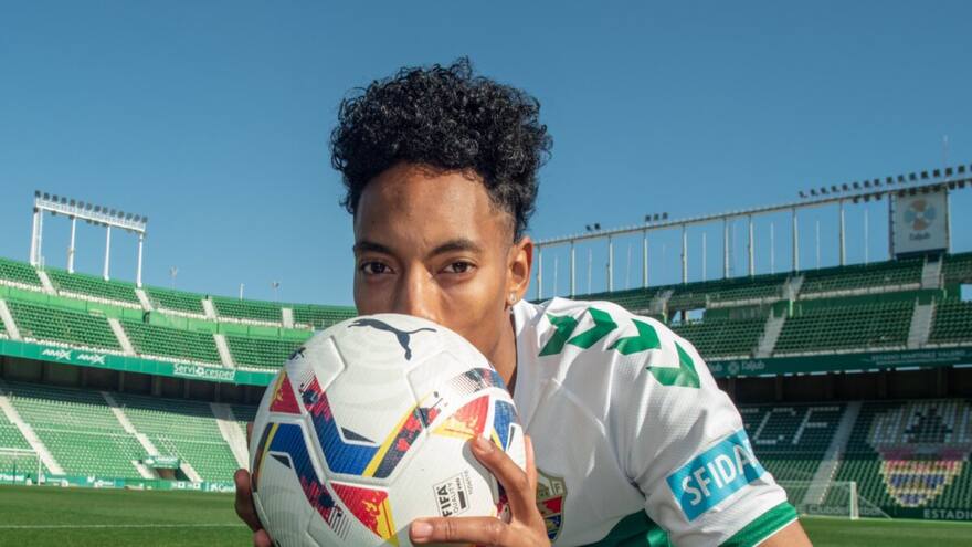 El Elche admite interés en recuperar a Johan Mojica