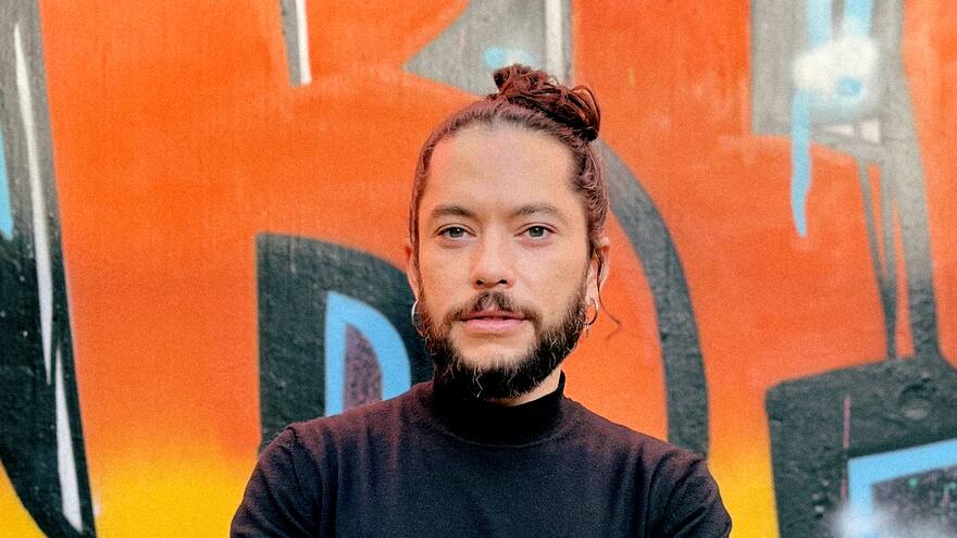 Jorge Cadena y sus ‘Flores del otro patio’ conquistan con su cine