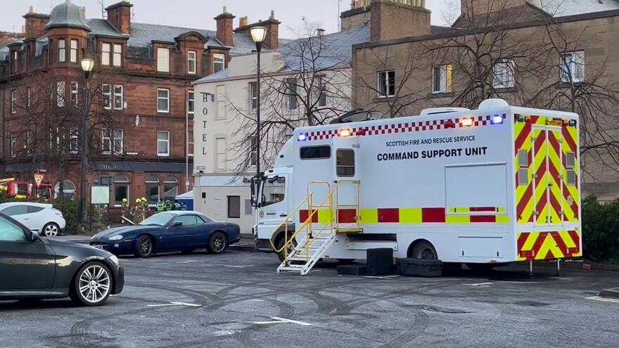 Incendio en hotel en Escocia deja varias personas fallecidas