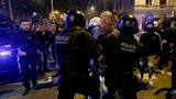Nueva noche de barricadas en Barcelona, en vísperas de huelga independentista