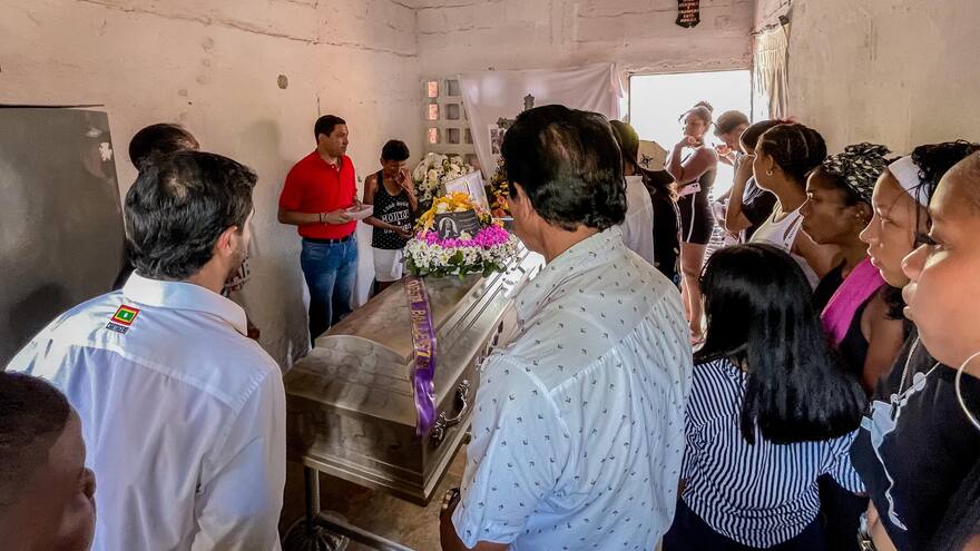 Siniestro vial en Tubará: Entre lágrimas y aplausos transcurre el sepelio de Nora Ballestas en Cartagena
