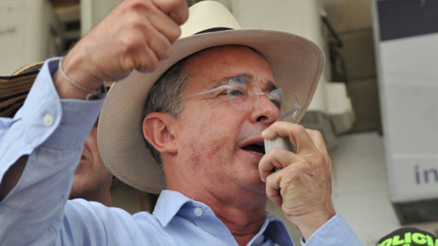 'Las tiranías buscan disculpas de circo para desviar la atención popular en sus atrocidades': Uribe