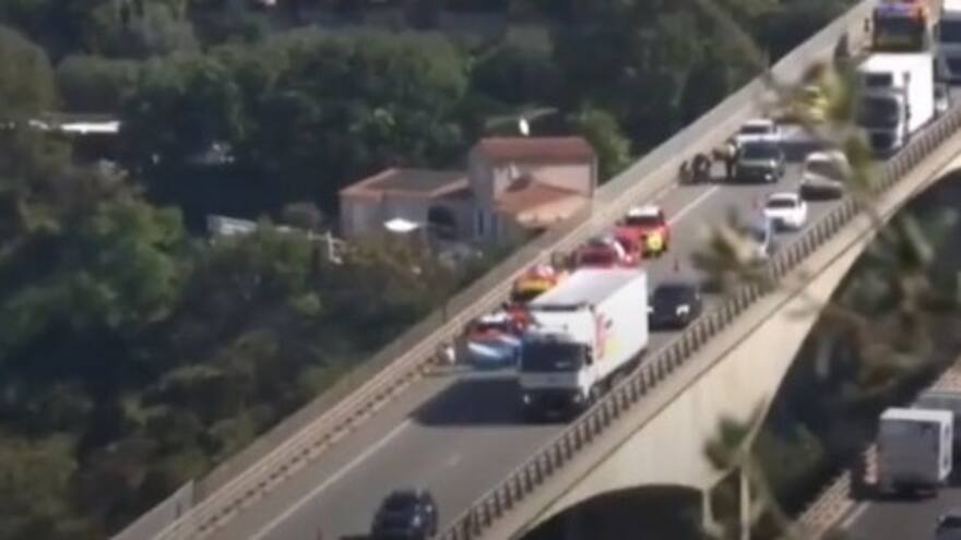 Jugador del Niza en Francia amenaza con lanzarse de un puente