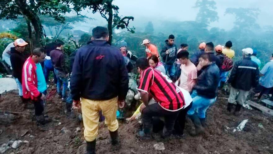 En video | Al menos 11 personas muertas por un derrumbe en Cauca