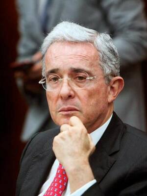 “Uribe encadenado”