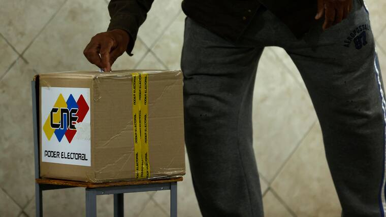 Comienzan a abrir los centros electorales en Venezuela para las presidenciales