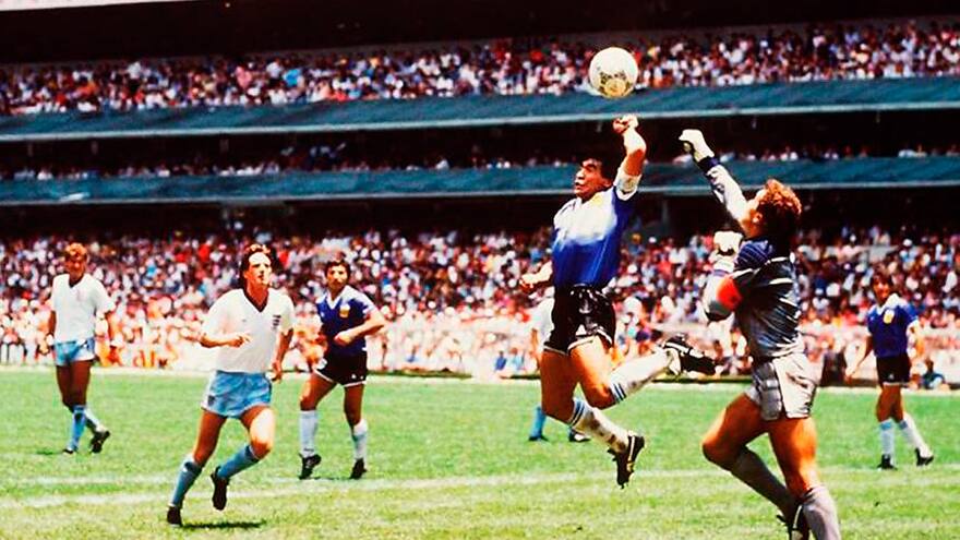 ‘La mano de Dios’ y ‘el gol del siglo’, dos tantos para celebrar los 57 años de Maradona