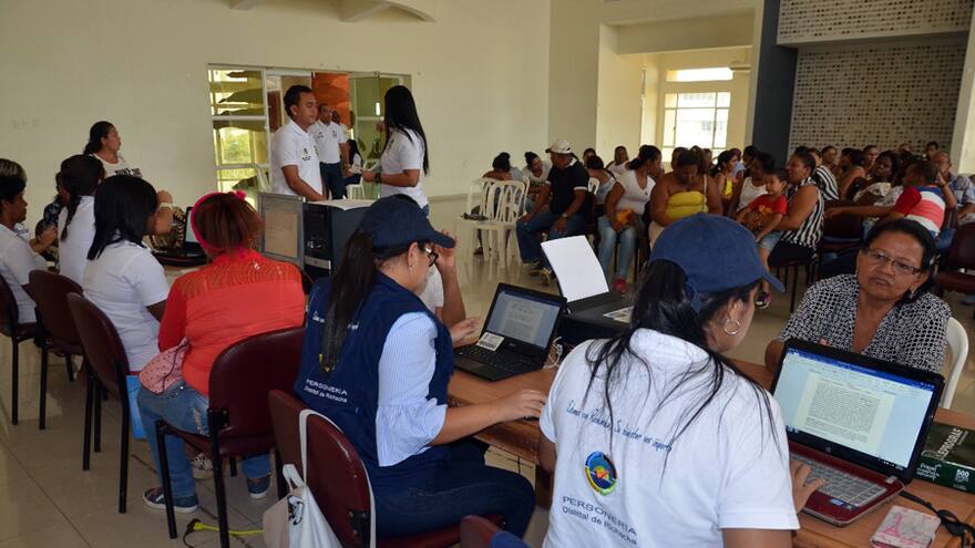 Viacrucis de 201 familias que reclaman lotes subsidiados y pagados