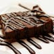 Aprenda a preparar brownie casero, un postre popular, versátil y delicioso