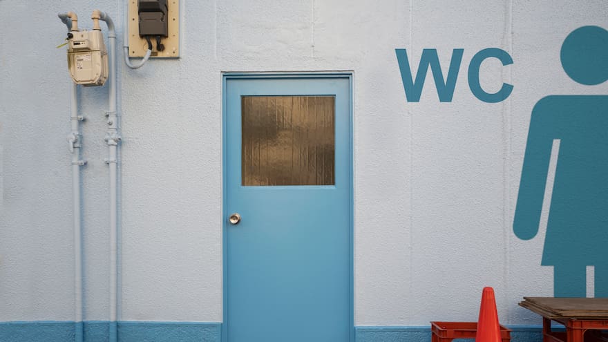 Turista queda atrapada tras colapso de letrina en zona remota de Australia