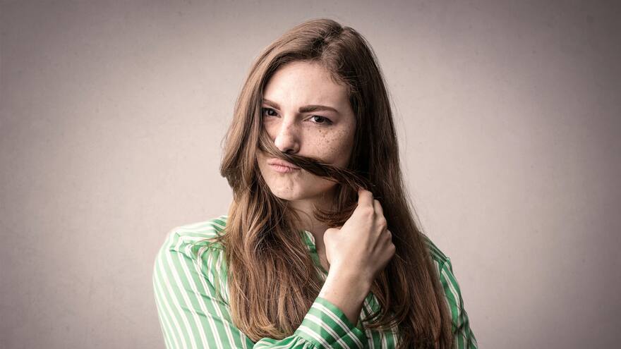 El bigote femenino, una moda que se expande en Europa