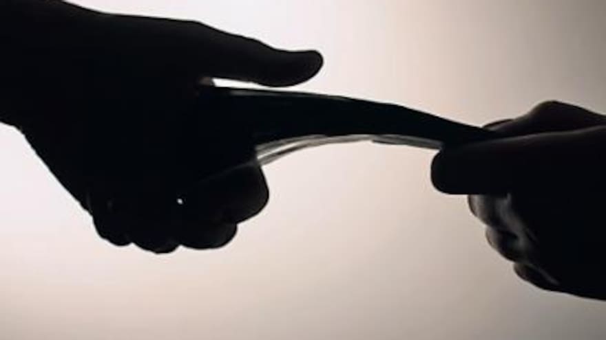 Buscan eliminar beneficios a los condenados por corrupción